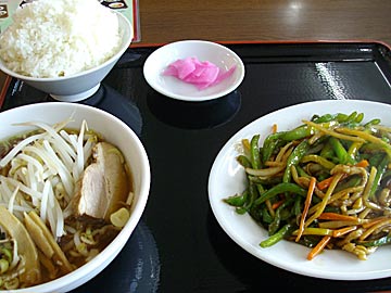 台湾家庭料理 福興の青椒肉絲セット