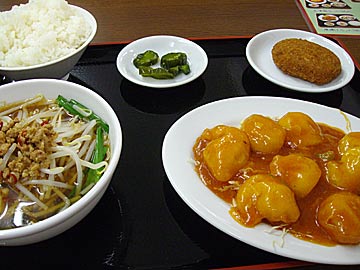 台湾家庭料理 福興のエビチリセット