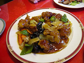 華龍亭の黒酢酢豚