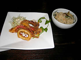 租界厨房 上海老街のイカの香味揚げ五香（ウーシャン）塩添えと鶏肉と旬野菜の炊き込みご飯