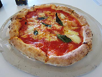 イタリア食堂たにのマルゲリータピッツァ