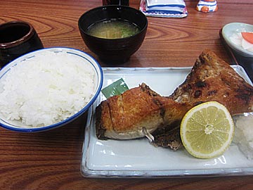 魚料理・民宿 やまじゅうのぶりかま焼き定食