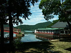 三方五湖　水月湖の虹岳島の屋敷船発着場の画像