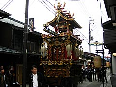 古川祭の屋台曳行の画像