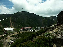 乗鞍魔王岳から見た乗鞍岳畳平の画像