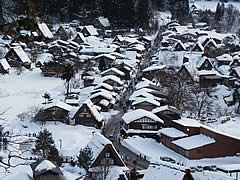 白川郷の合掌造り集落の冬のライトアップの画像