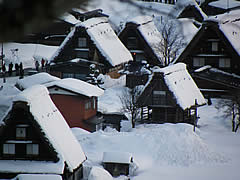 白川郷の合掌造り集落の冬のライトアップの画像