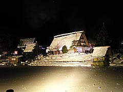 飛騨の里の冬のライトアップの画像