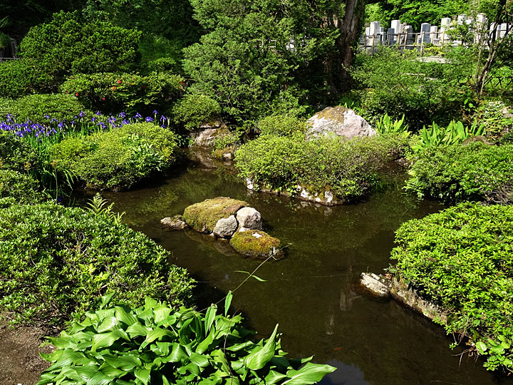 本泉寺の庭園