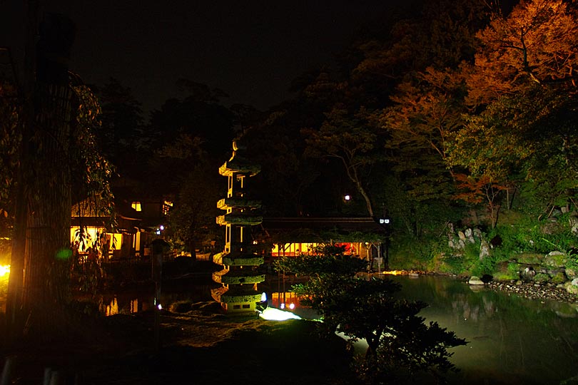 兼六園の秋のライトアップの画像