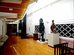 城端曳山会館の蔵回廊の展示