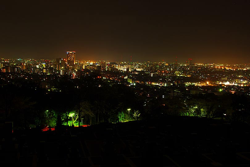 専光寺東山廟所の墓地からの夜景の画像