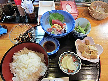 大寿司の日替わりランチ刺身付
