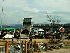 エンゼルランドふくい（福井県児童科学館）の屋外広場のこどもの村の画像