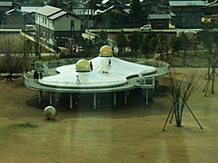 エンゼルランドふくい（福井県児童科学館）の屋外広場のこどもの村の画像