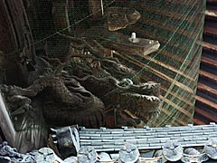 越前市旧武生のお寺巡り　引接寺の山門の彫刻の画像