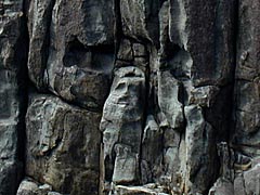 越前海岸　東尋坊の顔の形のした岸壁の画像
