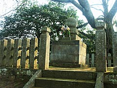 吉崎御坊跡の見玉尼公墓の画像