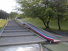辰口丘陵公園のローラー式滑り台の画像