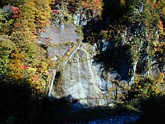 白山スーパー林道の赤石の滝の画像
