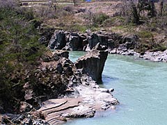 福岡橋近辺（下流）の手取峡谷の画像