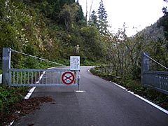 犀鶴林道の金沢側の門の画像