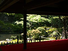 慈恩禅寺の池泉回遊式庭園の画像