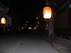 古川祭の夜の街角の画像