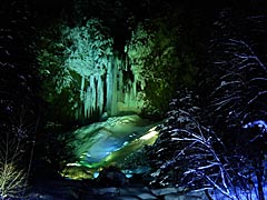 平湯大滝結氷ライトアップの画像