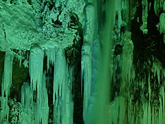 平湯大滝結氷ライトアップの画像