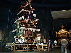 飛騨高山まつりの森の祭り屋台の画像