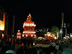 春の高山祭の夜祭の画像