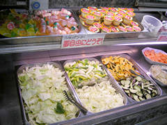 山武商店の食べ放題の野菜と飲み物の画像