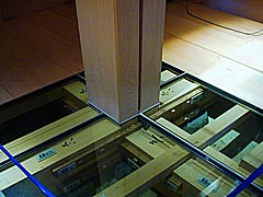 金沢城公園の床下の透視展示の画像