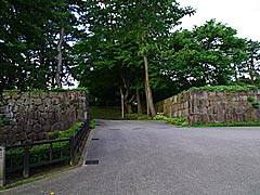 金沢城公園の裏口門の画像