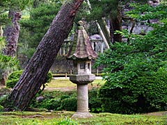 兼六園の蓮華寺灯篭の画像