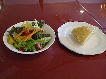 伊食堂アランチァ Aranciaの野菜サラダとフォカッチャ