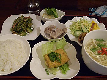 沖縄料理 南風（ぱいかじ）の日替わり定食