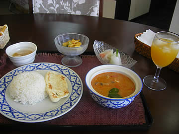 タイ料理とお惣菜 チョーンクラーン のレッドカレーセット