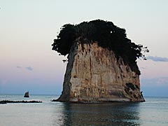 見附島（軍艦島）の画像