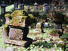 石動山　大師堂跡の墓群の画像