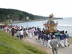富来八朔祭礼の増穂浦海岸の画像