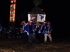 能登島向田の火祭りの神輿の画像