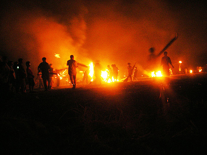 能登島向田の火祭りの画像