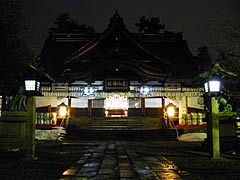 尾山神社の夜の本堂の画像