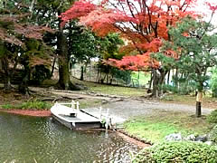 彦根城玄宮園の紅葉の画像