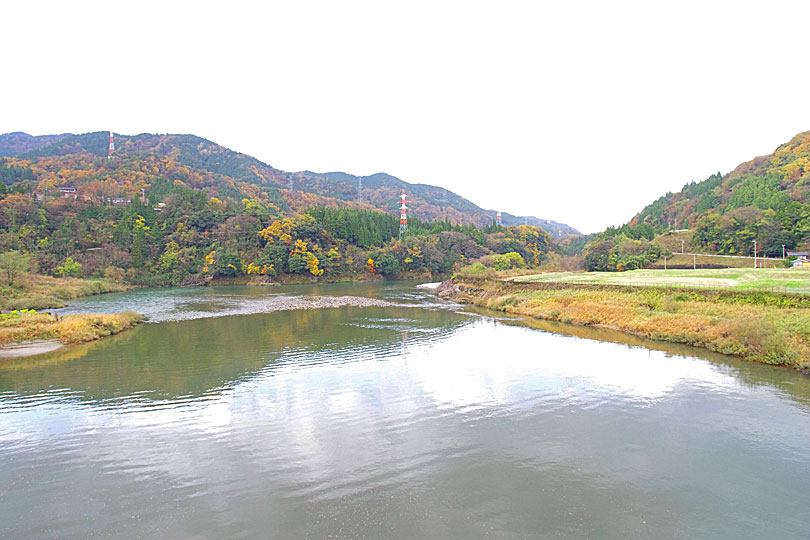 寺津橋から見た神通峡の画像