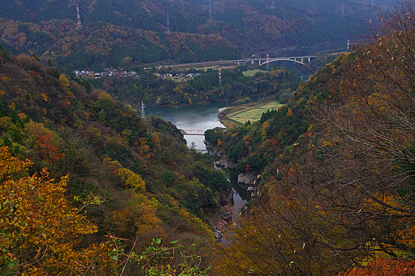 庵谷峠の展望台から見た神通峡の画像