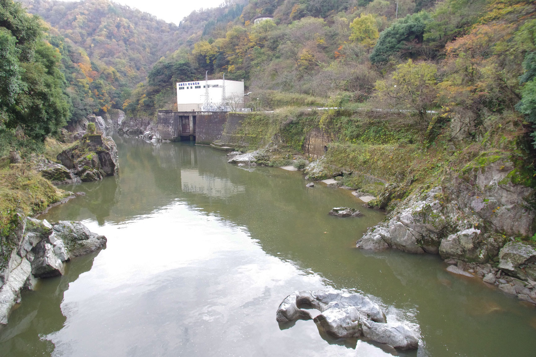 寺津橋から見た神通峡の画像