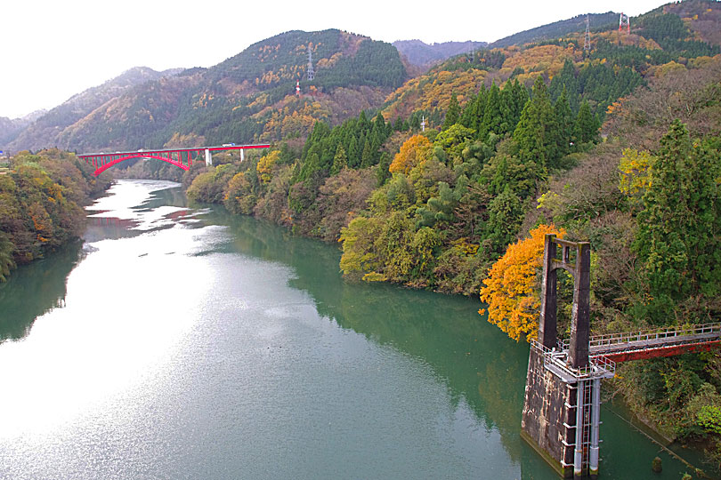 寺津橋から見た神通峡の画像